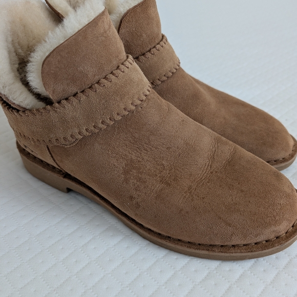 UGG Womens McKay Chestnut Sheepskin Ankle Boots Size 8.5 winter fur trendy - Picture 15 of 16